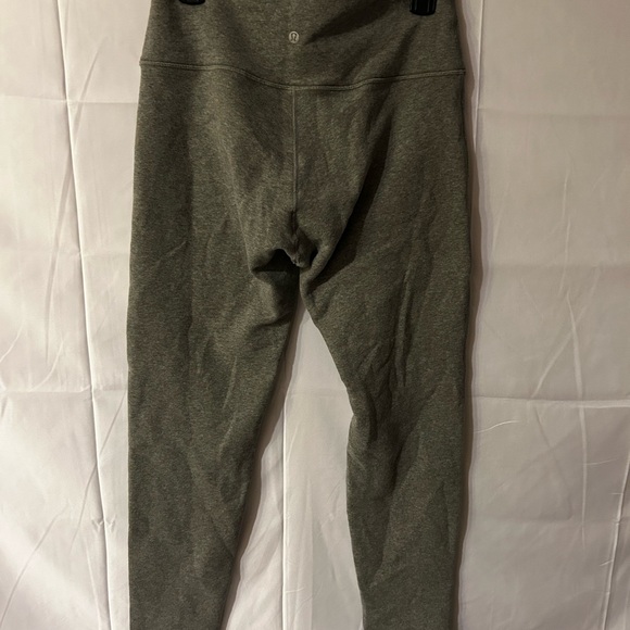 Lululemon Grey Athletic Sweatpants Women’s Size 8 | Joggers Activewear - Picture 3 of 3